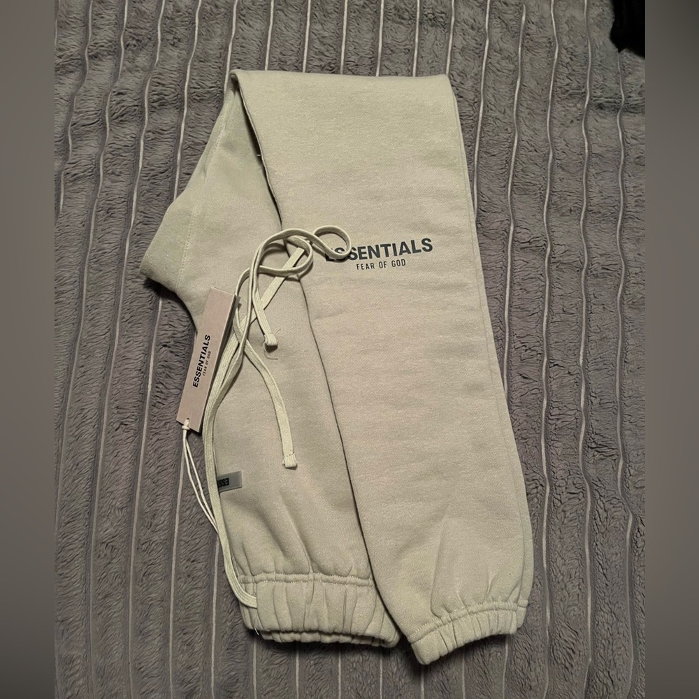 Essentials Fear of God Sweats